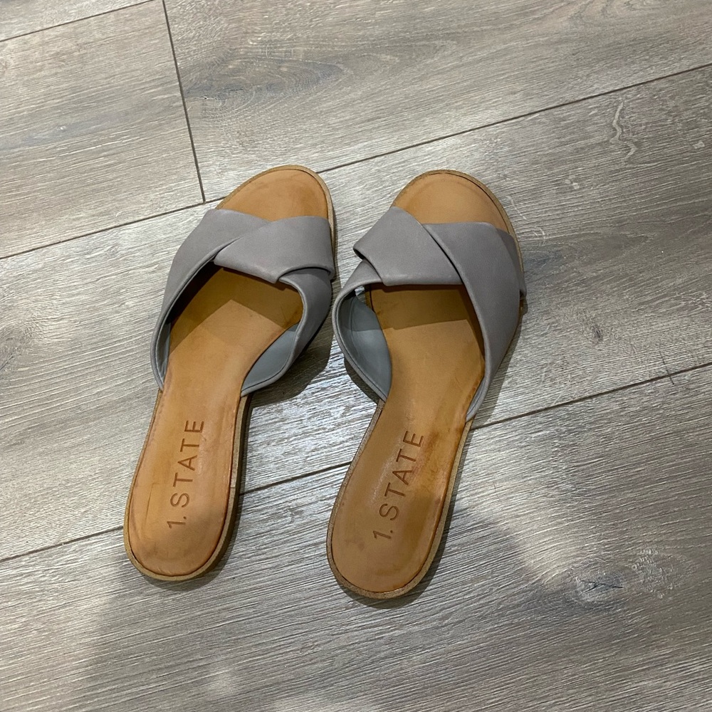⬇️PRICE⬇️ 
1. STATE - Flat Taupe Sandal - 7.5M